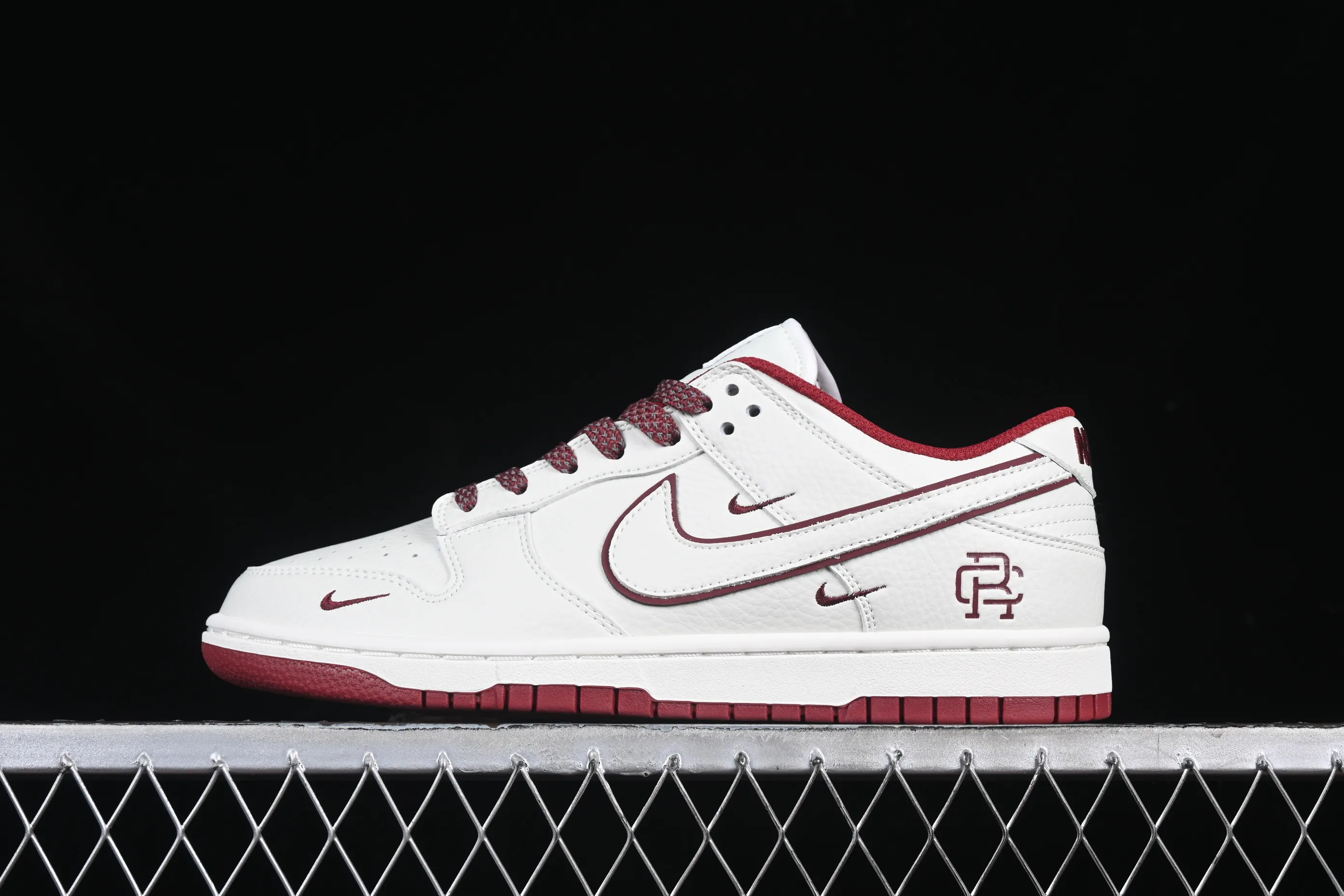 All categories Nk SB Dunk Series Nk SB Dunk Low High-end customized low-top sneakers Reigning Champ x Nk SB Dunk Low joint three hooks beige color low-top casual sports skateboard shoes RC3085-895